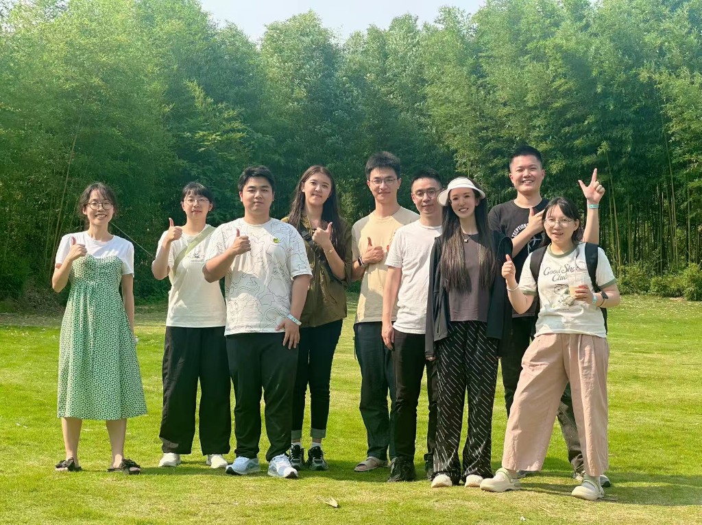 Group photo during spring outing